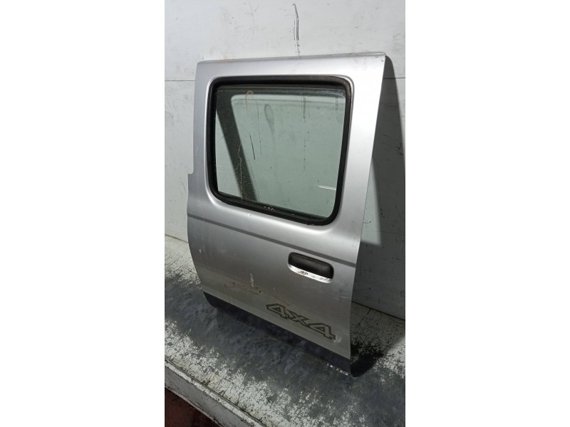 Recambio de puerta trasera izquierda para nissan pick-up (d22) td doble cabina 4x4 referencia OEM IAM   4P