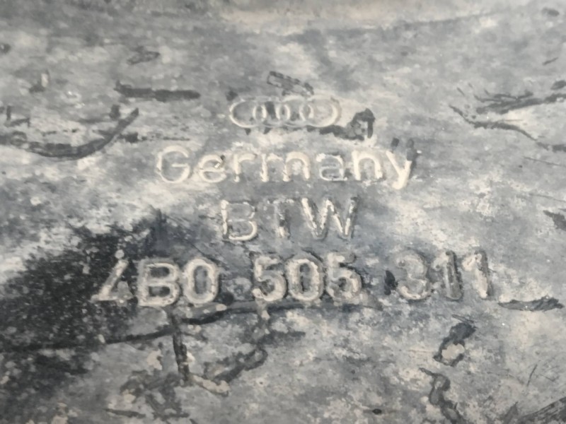 Recambio de brazo suspension inferior trasero izquierdo para audi a6 berlina (4b2) 2.5 v6 24v tdi referencia OEM IAM 4B0505311  