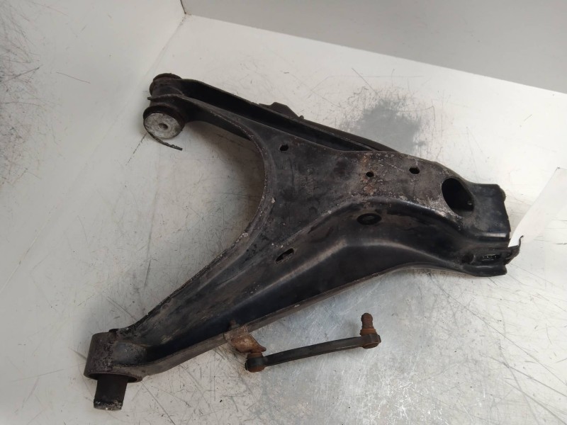 Recambio de brazo suspension inferior trasero izquierdo para audi a6 avant (4b5) 2.5 v6 24v tdi referencia OEM IAM 4B0505311  