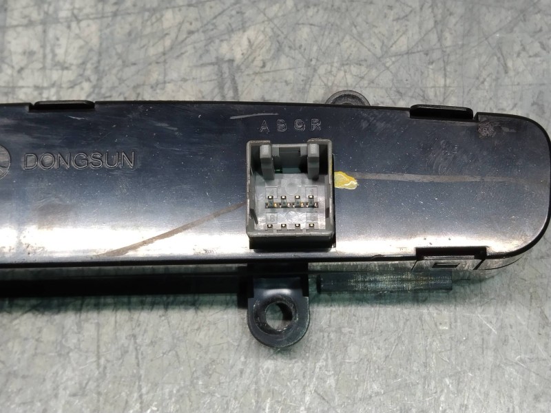 Recambio de pantalla multifuncion para kia carnival ii 2.9 cdri executive referencia OEM IAM 945104D000  