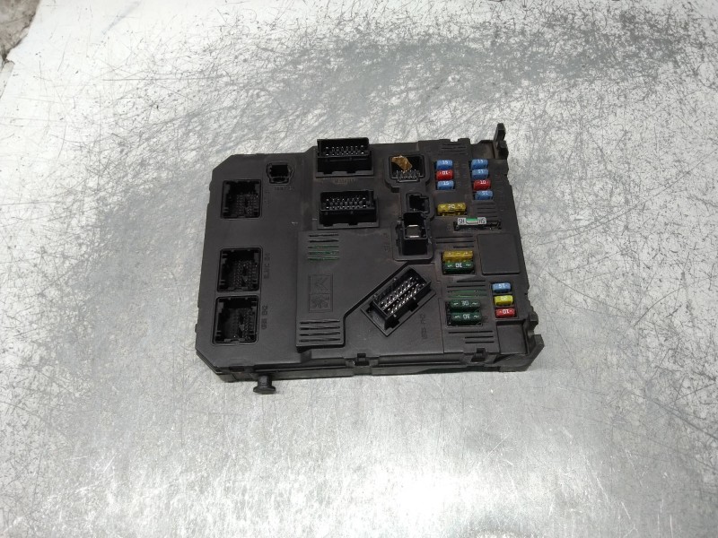 Recambio de caja reles / fusibles para peugeot 407 sw st sport pack referencia OEM IAM   