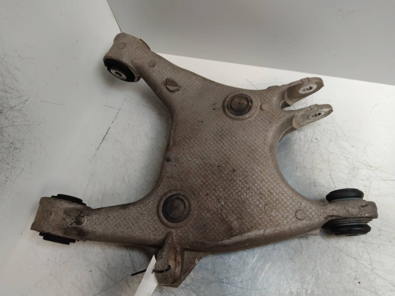 Recambio de brazo suspension inferior trasero derecho para bmw serie 5 lim. (f10) 520d referencia OEM IAM 6865900  