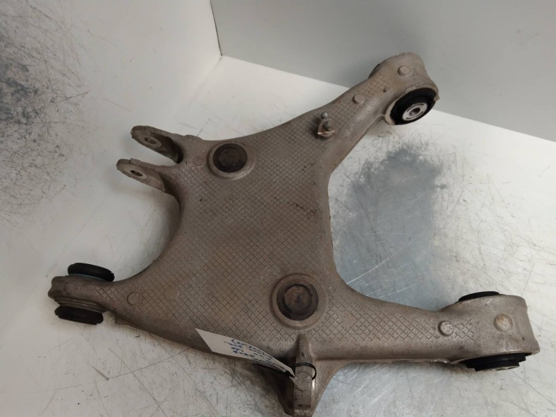 Recambio de brazo suspension inferior trasero izquierdo para bmw serie 5 lim. (f10) 520d referencia OEM IAM 6865899  