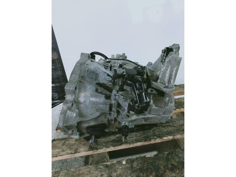 Recambio de caja cambios para kia carens ( ) business referencia OEM IAM WHW6C 415151 U6R1 6V