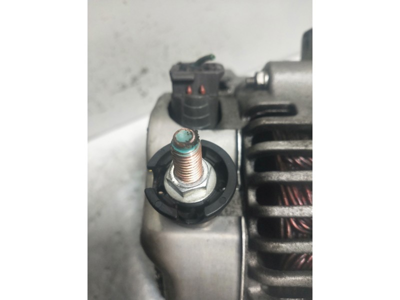 Recambio de alternador para kia carnival ii 2.9 cdri executive referencia OEM IAM 73004X900  