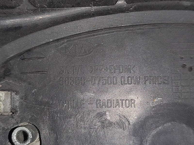 Recambio de rejilla delantera para kia picanto 1.1 crdi active referencia OEM IAM 8635007500  