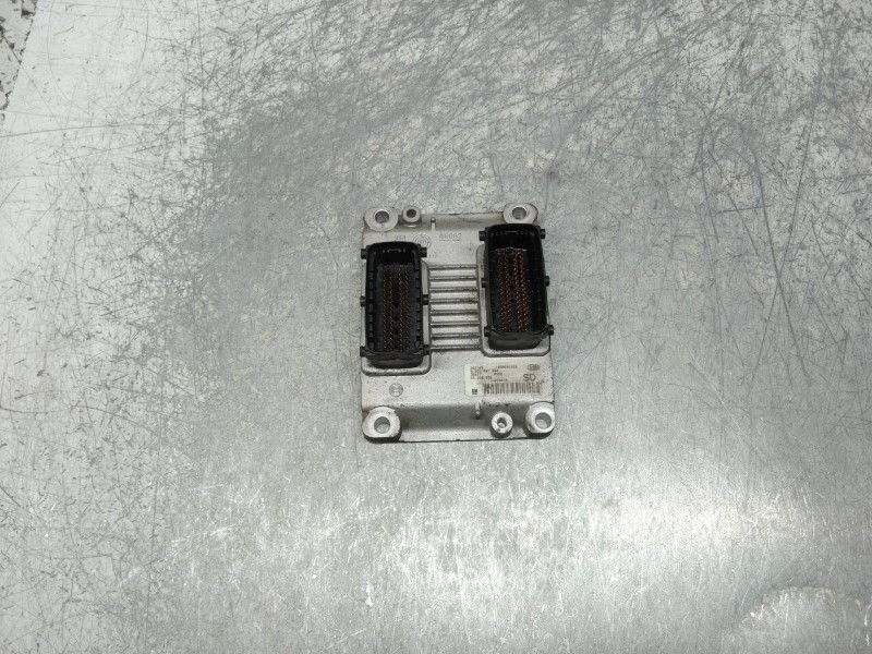 Recambio de centralita motor uce para opel corsa c cosmo referencia OEM IAM 0261207962 55350552 SD