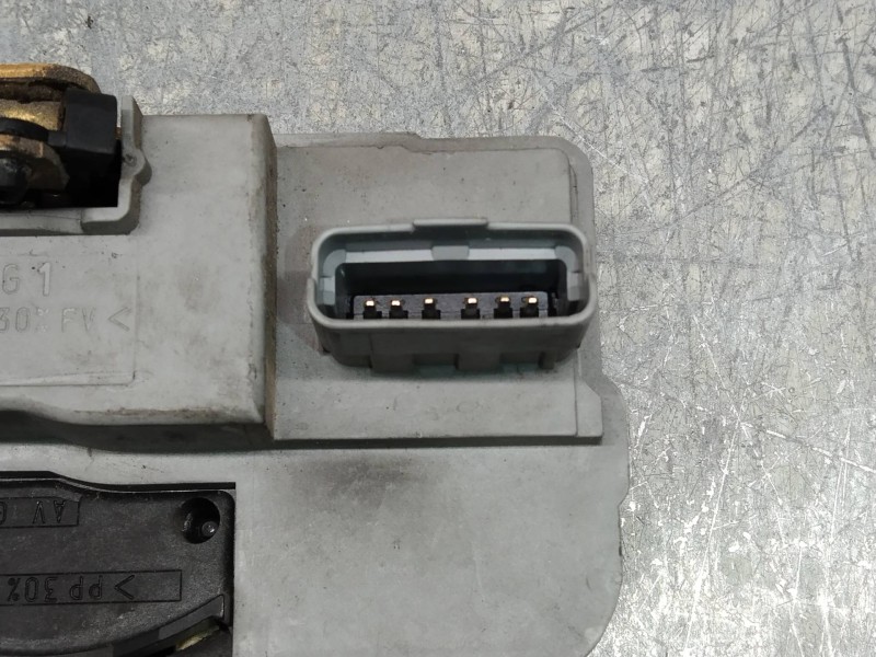 Recambio de motor cierre centralizado delantero izquierdo para peugeot 206 cc cc referencia OEM IAM   2P