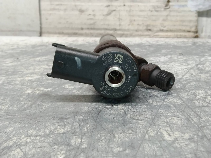 Recambio de inyector para kia cerato 1.6 crdi referencia OEM IAM 0445110256 338002A400 BOSCH