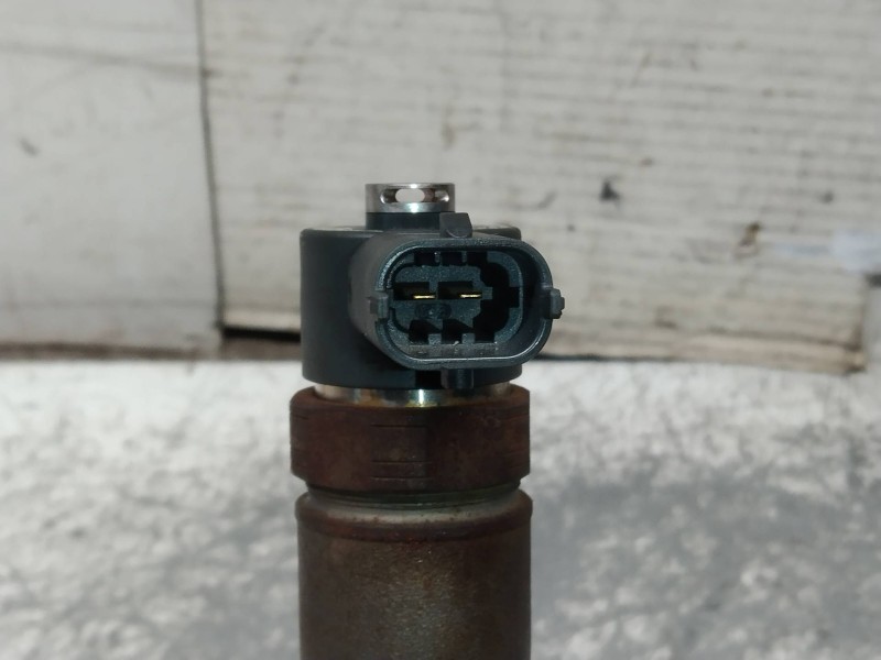 Recambio de inyector para kia cerato 1.6 crdi referencia OEM IAM 0445110256 338002A400 BOSCH