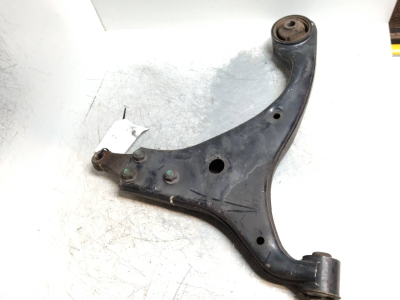 Recambio de brazo suspension inferior delantero derecho para kia cee´d 1.4 cat referencia OEM IAM   