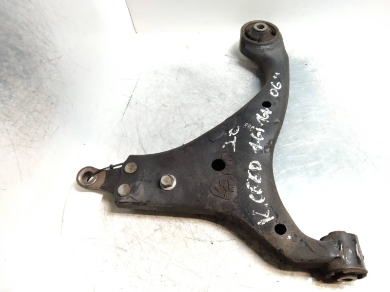 Recambio de brazo suspension inferior delantero izquierdo para kia cee´d 1.6 cat referencia OEM IAM   