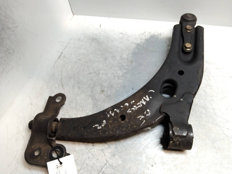 Recambio de brazo suspension inferior delantero derecho para kia carens 2.0 crdi lx monovolumen referencia OEM IAM   