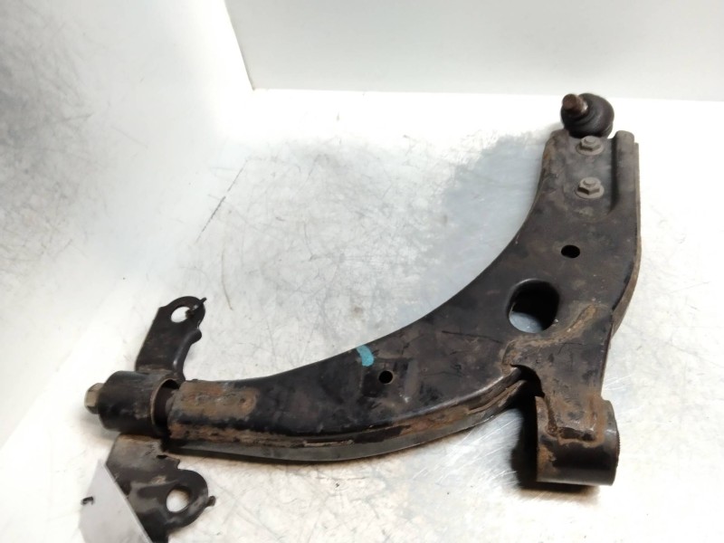 Recambio de brazo suspension inferior delantero izquierdo para kia carens 2.0 turbodiesel cat referencia OEM IAM   