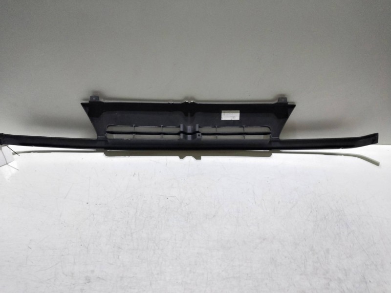 Recambio de rejilla delantera para suzuki swift sf berlina (ea) gl referencia OEM IAM   