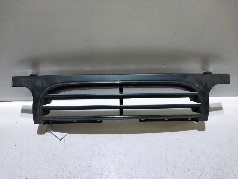 Recambio de rejilla delantera para tata safari 1.9 td referencia OEM IAM   