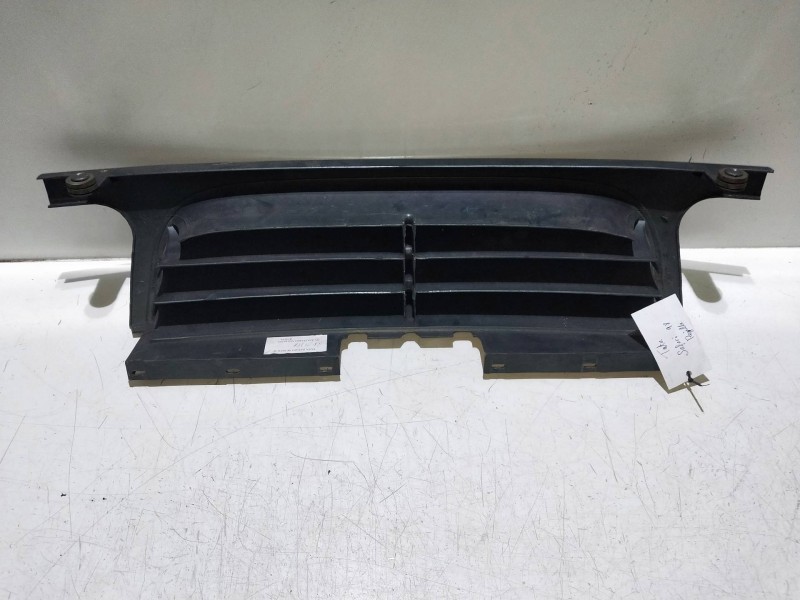 Recambio de rejilla delantera para tata safari 1.9 td referencia OEM IAM   
