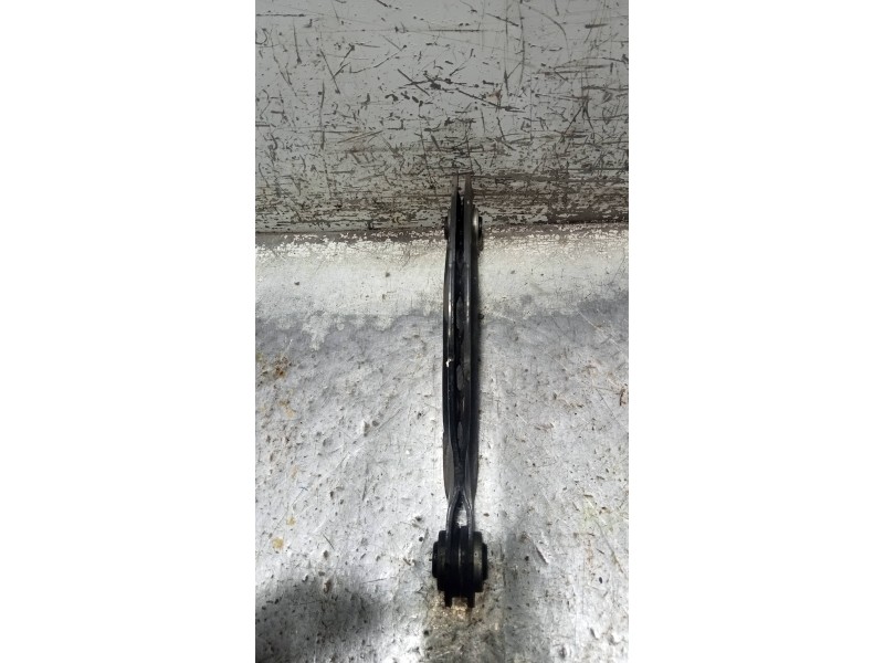 Recambio de brazo suspension superior trasero derecho para ford c-max titanium referencia OEM IAM AV615500CB  