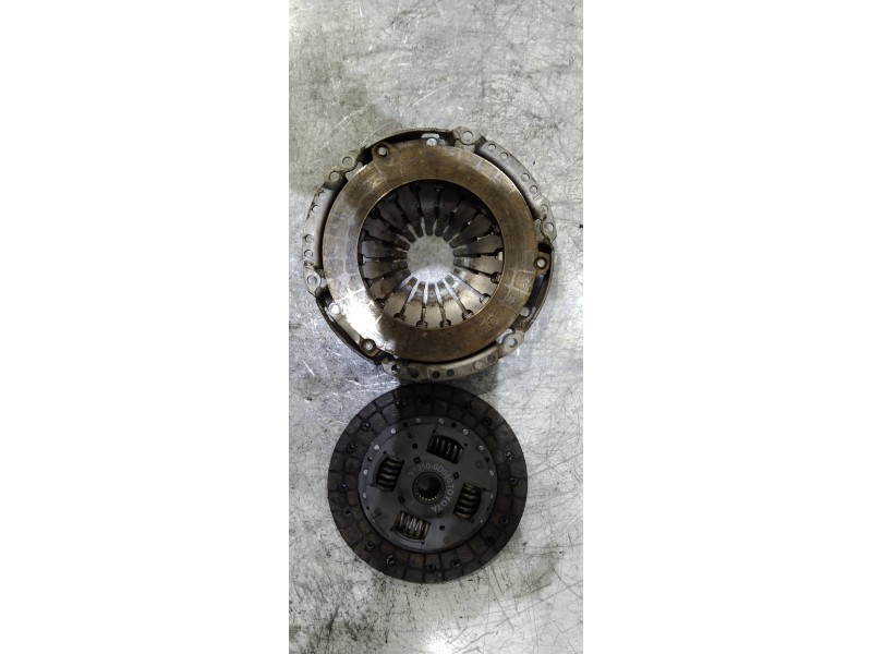 Recambio de kit embrague para toyota yaris (ncp1/nlp1/scp1) 1.3 cat referencia OEM IAM   