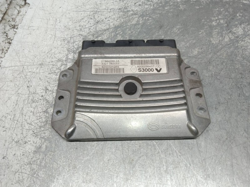 Recambio de centralita motor uce para renault megane ii berlina 5p expression referencia OEM IAM 215842882A  