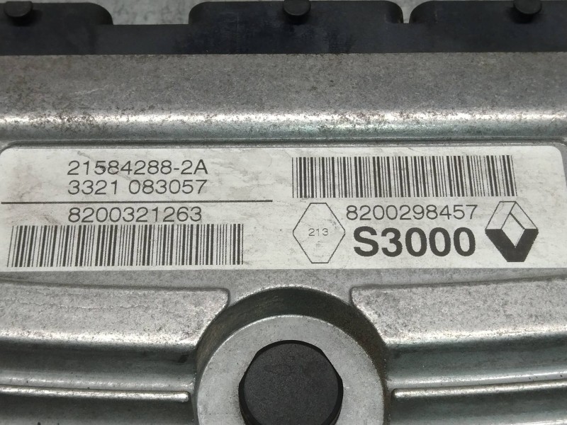 Recambio de centralita motor uce para renault megane ii berlina 5p expression referencia OEM IAM 215842882A  
