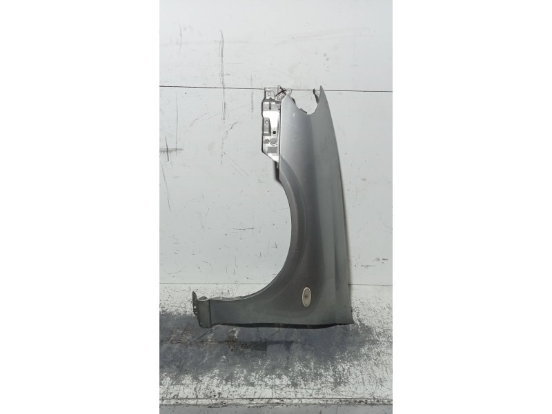 Recambio de aleta delantera izquierda para nissan almera (n16/e) acenta referencia OEM IAM   