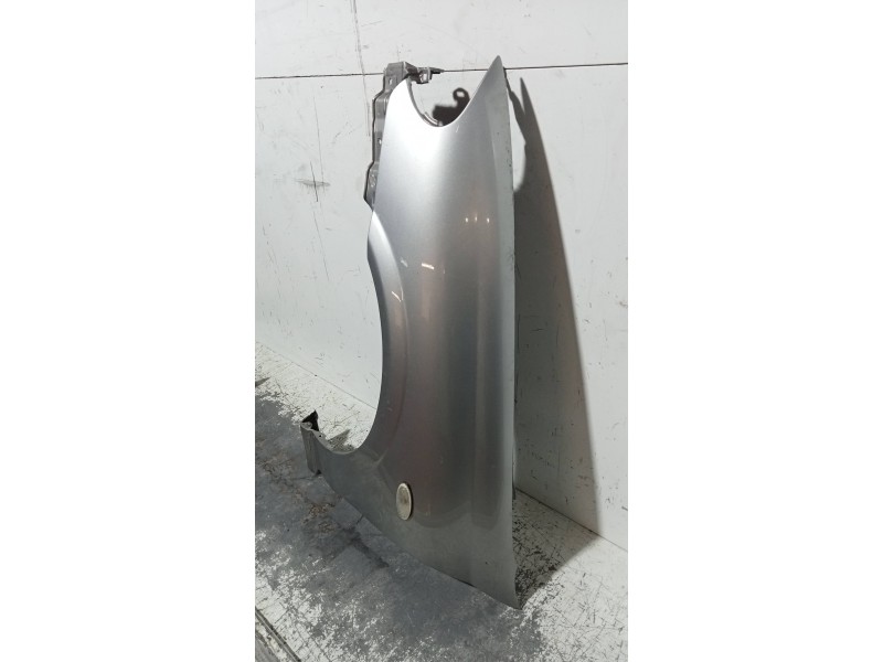 Recambio de aleta delantera izquierda para nissan almera (n16/e) acenta referencia OEM IAM   