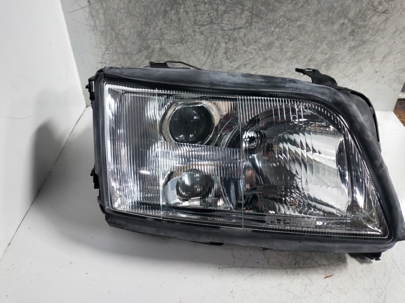 Recambio de faro derecho para audi a6 berlina (c4) referencia OEM IAM   