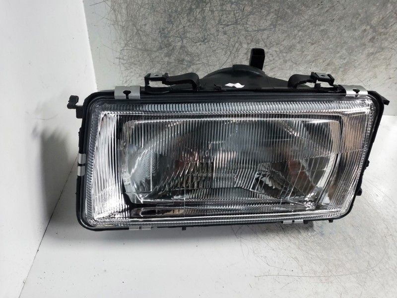 Recambio de faro izquierdo para audi 80 (811/813) referencia OEM IAM   