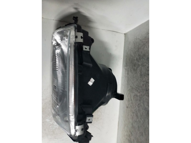 Recambio de faro izquierdo para audi 80 (811/813) referencia OEM IAM   