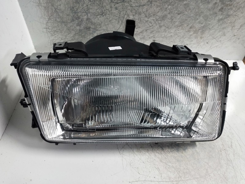 Recambio de faro derecho para audi 80 (811/813) referencia OEM IAM   