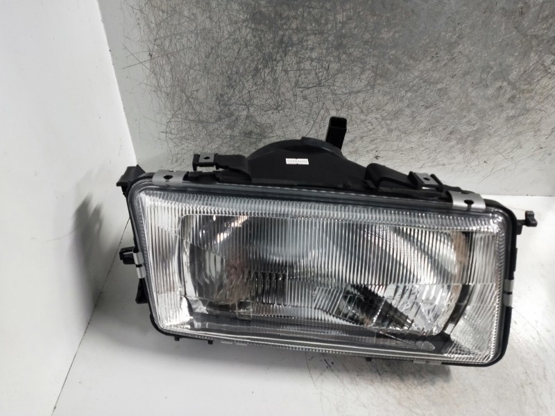 Recambio de faro derecho para audi 80 (811/813) referencia OEM IAM   