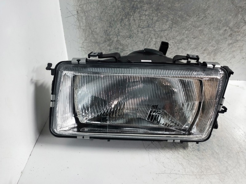 Recambio de faro izquierdo para audi 80 (811/813) referencia OEM IAM   