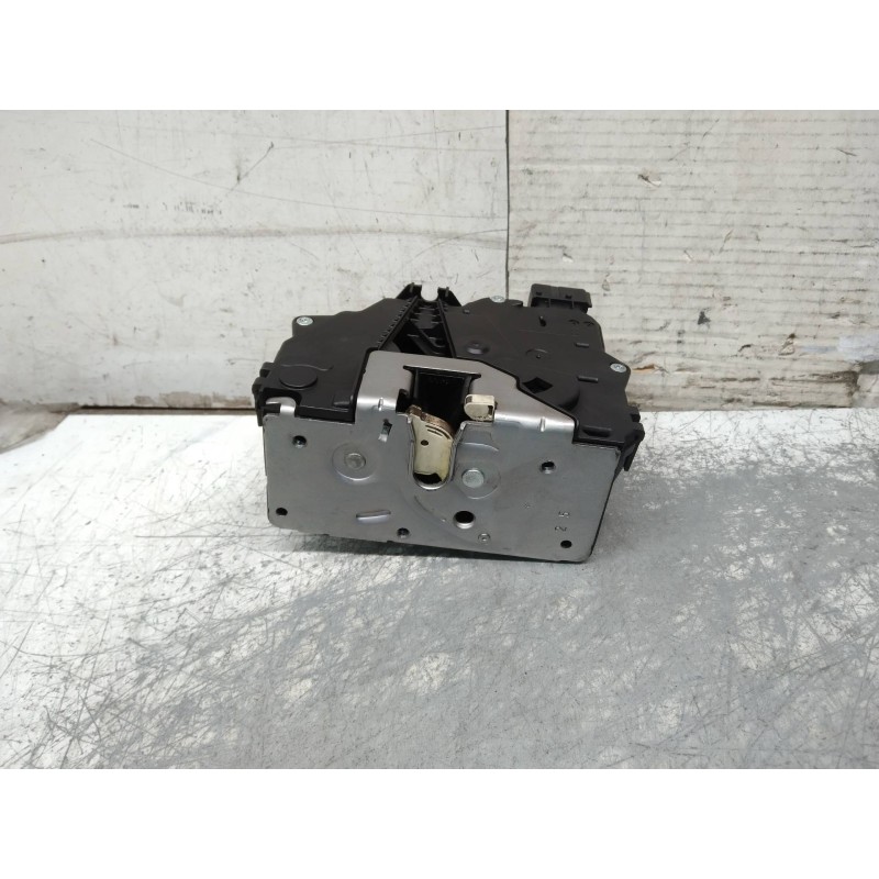 Recambio de motor cierre centralizado delantero derecho para opel corsa d 1.2 16v cat (z 12 xep / lb4) referencia OEM IAM 132582