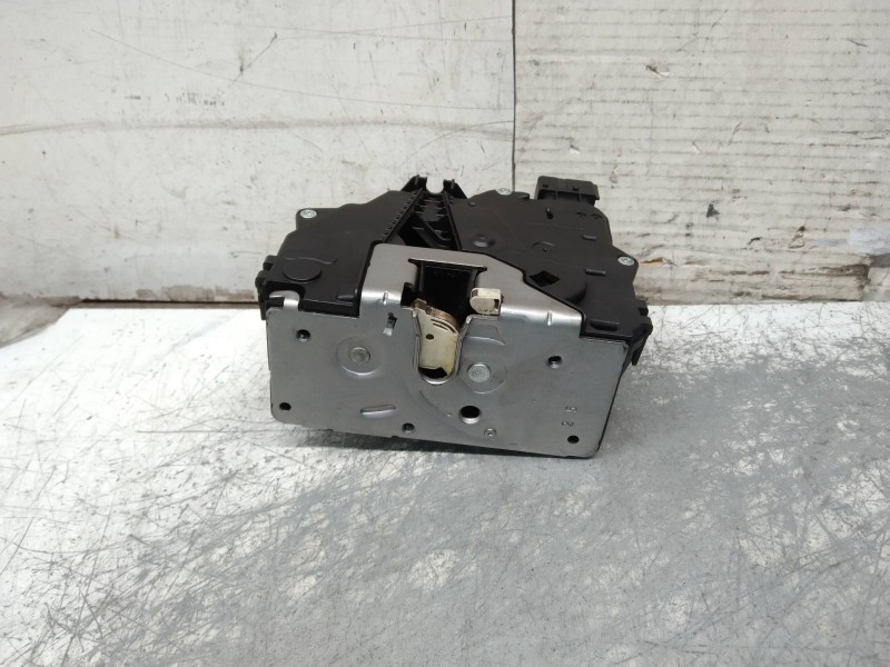 Recambio de motor cierre centralizado delantero derecho para opel corsa d 1.2 16v cat (z 12 xep / lb4) referencia OEM IAM 132582