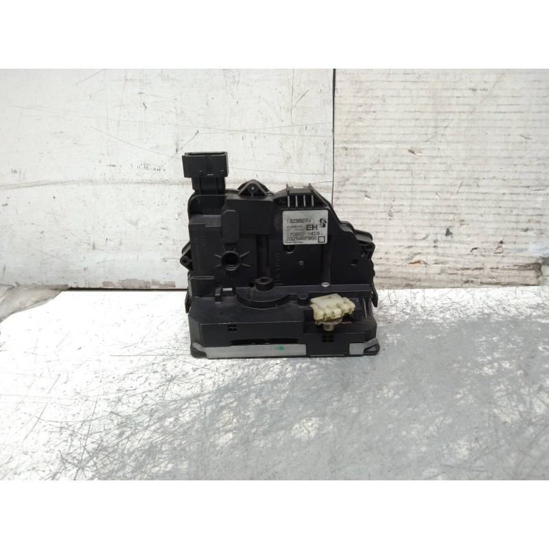 Recambio de motor cierre centralizado delantero derecho para opel corsa d 1.2 16v cat (z 12 xep / lb4) referencia OEM IAM 132582