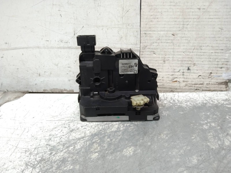 Recambio de motor cierre centralizado delantero derecho para opel corsa d 1.2 16v cat (z 12 xep / lb4) referencia OEM IAM 132582