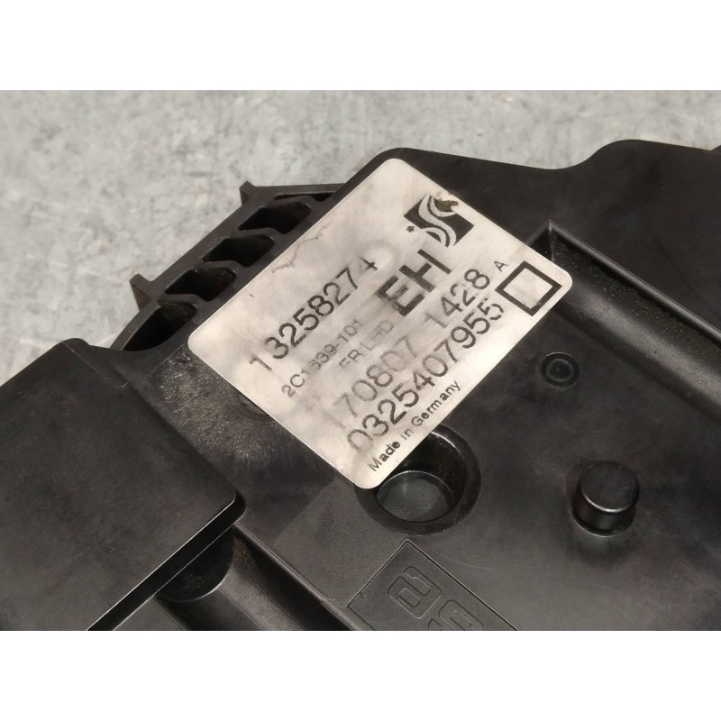 Recambio de motor cierre centralizado delantero derecho para opel corsa d 1.2 16v cat (z 12 xep / lb4) referencia OEM IAM 132582