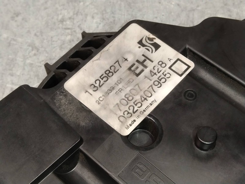 Recambio de motor cierre centralizado delantero derecho para opel corsa d 1.2 16v cat (z 12 xep / lb4) referencia OEM IAM 132582