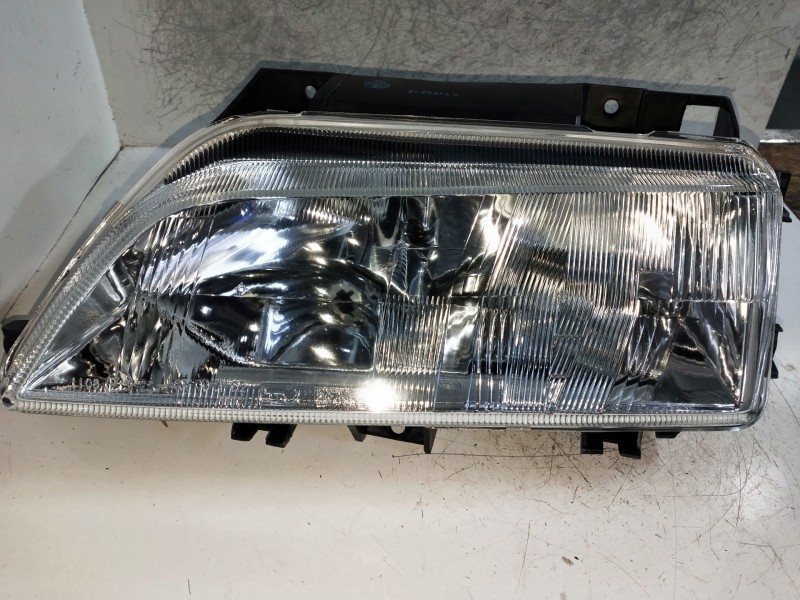 Recambio de faro izquierdo para citroen xantia berlina referencia OEM IAM   