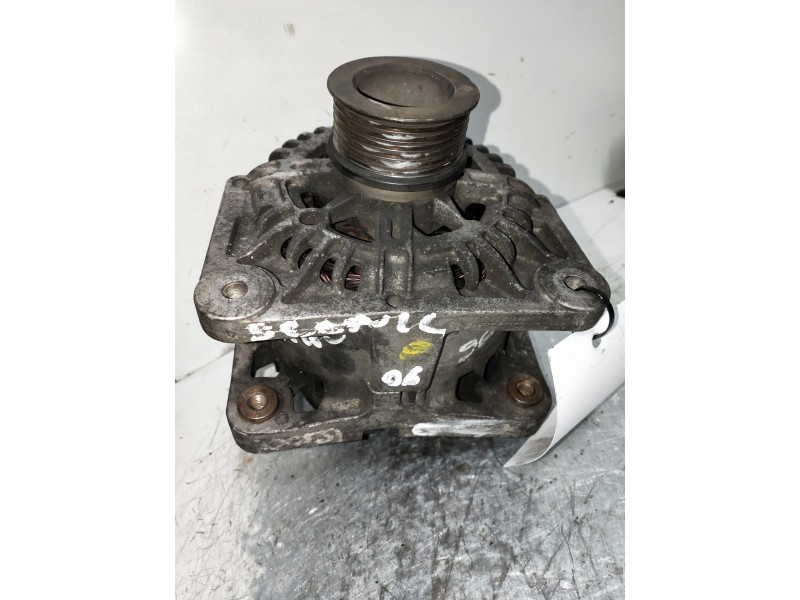 Recambio de alternador para renault scenic ii dynamique referencia OEM IAM 8200667614  