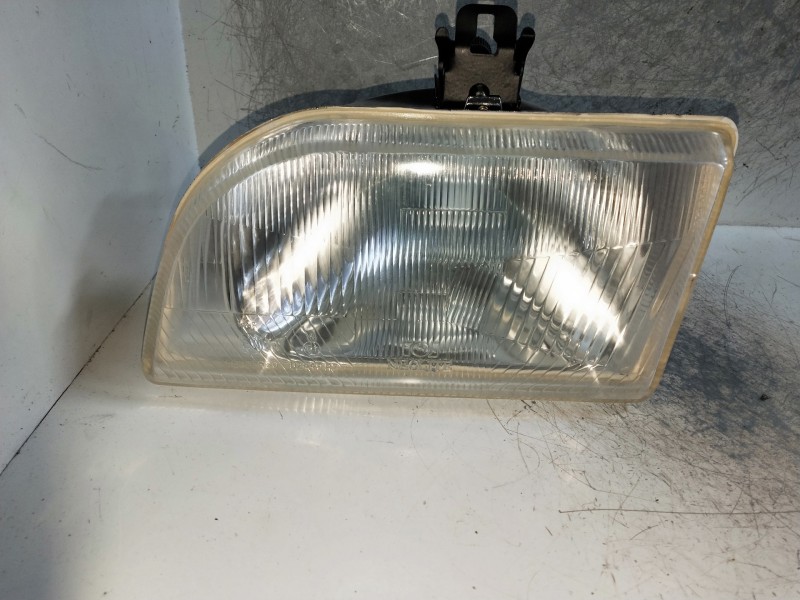 Recambio de faro izquierdo para ford fiesta berl./courier referencia OEM IAM   