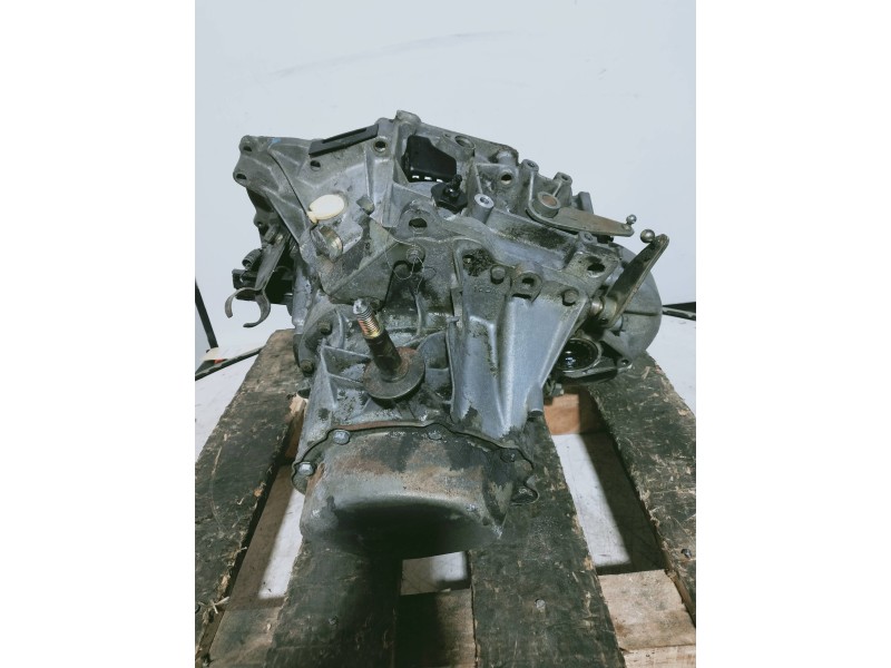 Recambio de caja cambios para peugeot 205 berlina 1.8 diesel cat referencia OEM IAM   5V