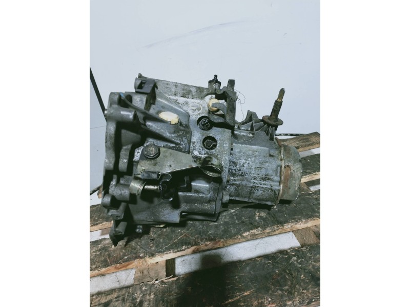 Recambio de caja cambios para peugeot 205 berlina 1.8 diesel cat referencia OEM IAM   5V