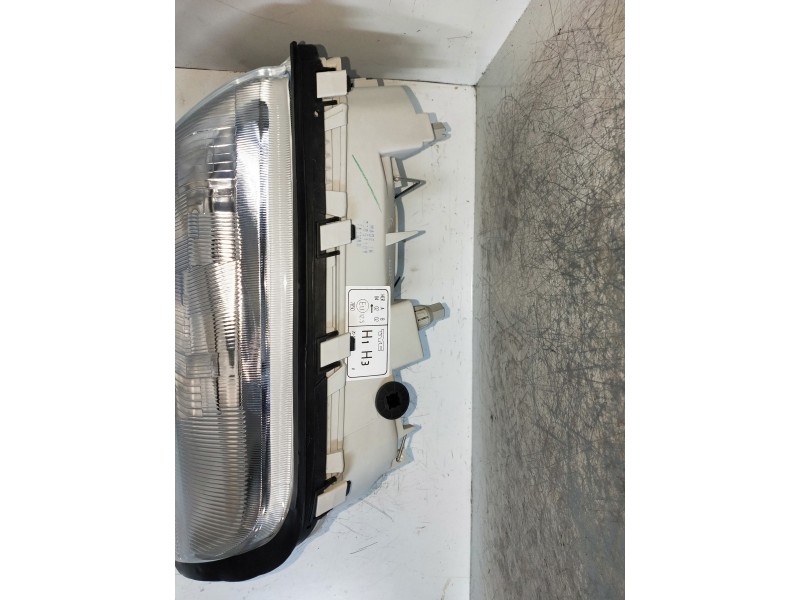 Recambio de faro derecho para mercedes clase c (w202) berlina referencia OEM IAM   