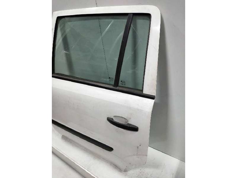 Recambio de puerta trasera izquierda para opel zafira b 1.9 cdti referencia OEM IAM   