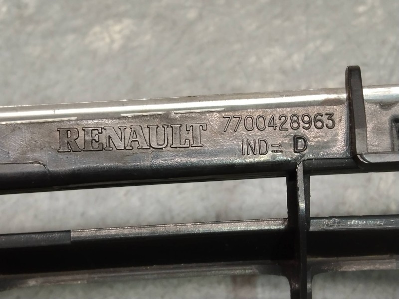 Recambio de rejilla delantera para renault megane i fase 2 berlina (ba0) 1.9 d rt referencia OEM IAM 7700428963  IZQUIERDA