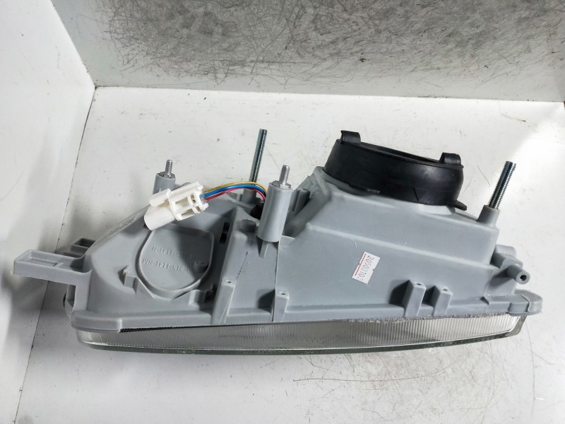 Recambio de faro izquierdo para nissan primera berl./familiar (p10/w10) referencia OEM IAM   