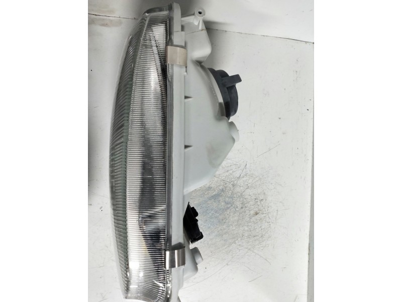 Recambio de faro derecho para nissan serena (c23m) referencia OEM IAM   