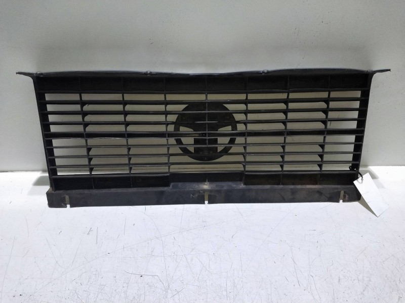 Recambio de rejilla delantera para tata sumo 2.0 td referencia OEM IAM   